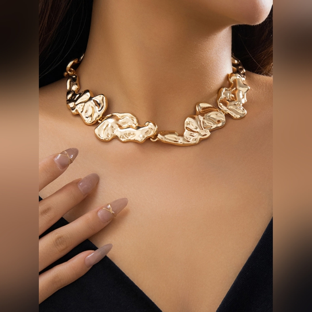 Commense Lava Shaped Necklace